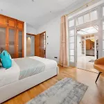 250 Sqm Mega Mansion