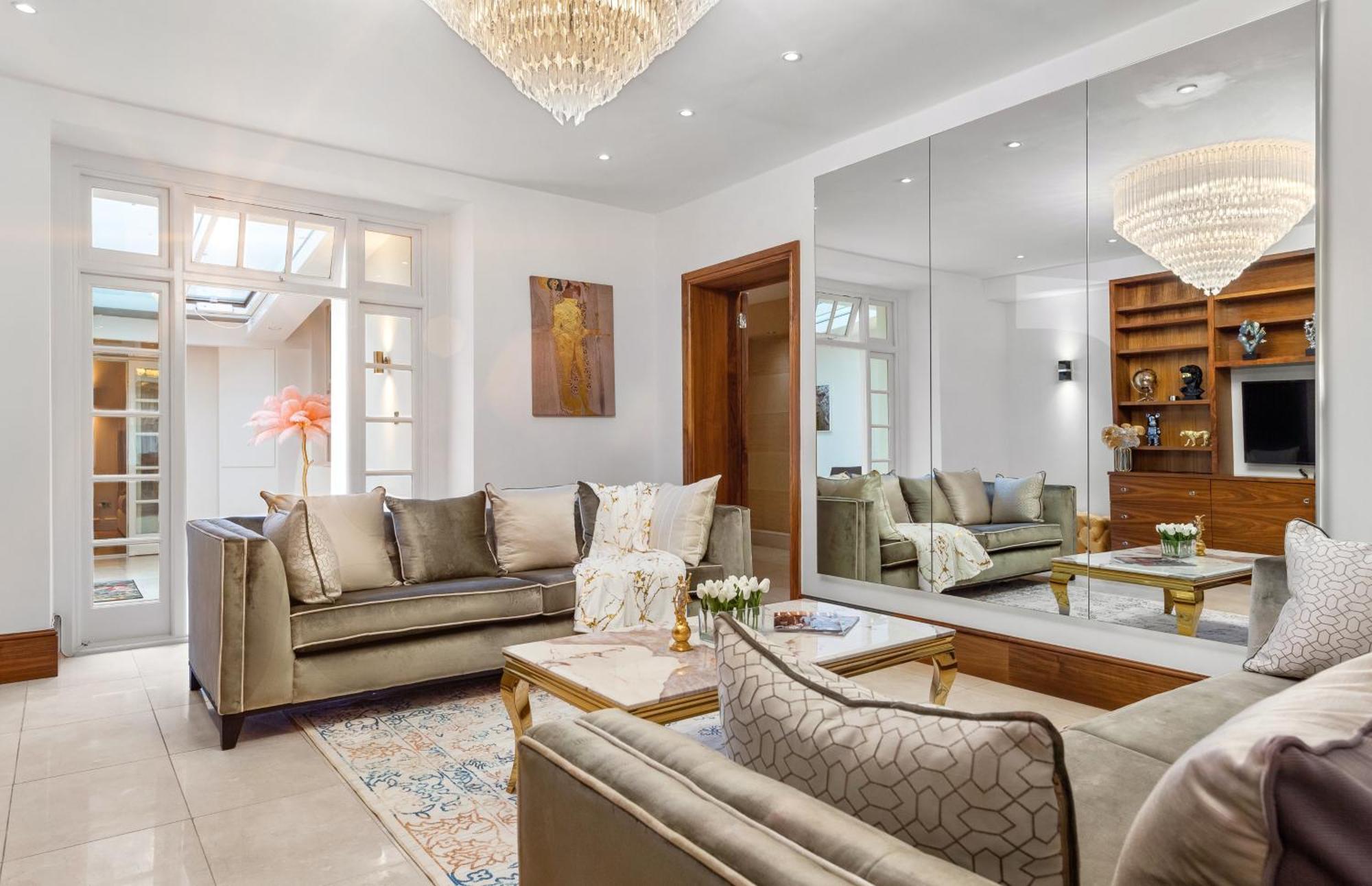 250 Sqm Mega Mansion Apartment